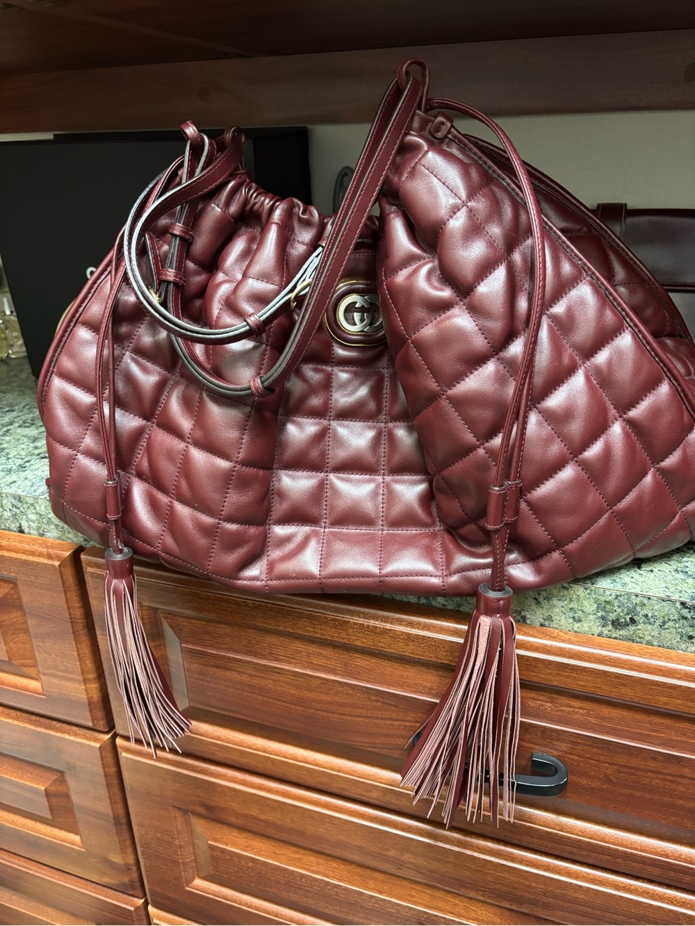 Gucci leather tote Bag in Burgundy.